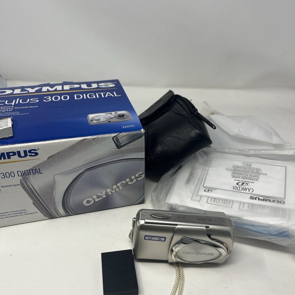 Olympus Stylus 300 Digital Camera 3.2MP, 1.5" LCD Screen, 3X Optical Zoom WORKS